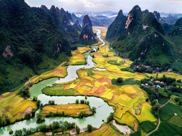 Vietnam Rundreise durch tropischeBerglandschaft an der Halong Bucht